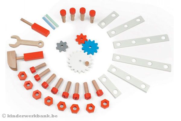 Met 24 soorten gereedschap.