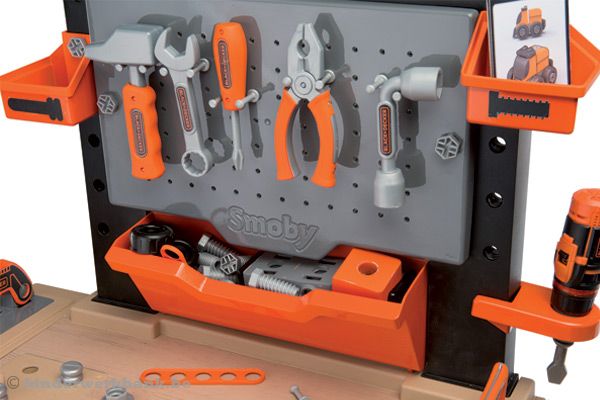 Compleet met diverse gereedschappen.